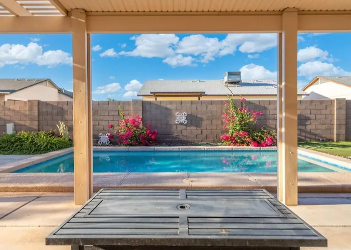 Poolside Family Near Cardinals & Dodgers Holiday home